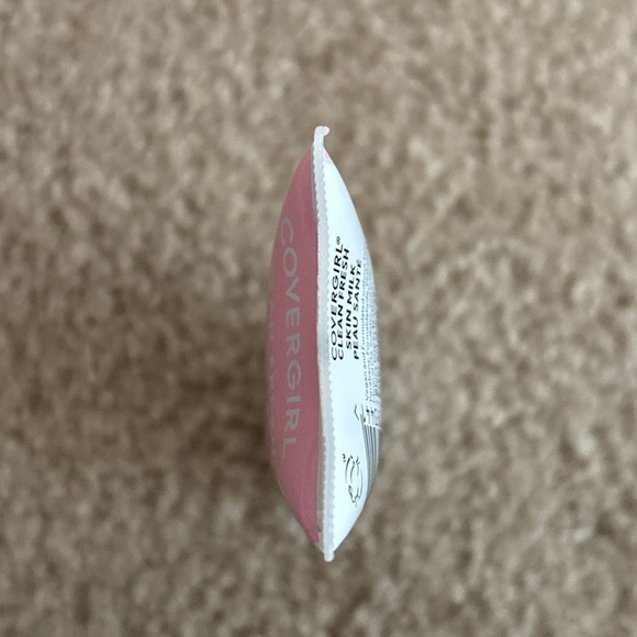 Covergirl Clean Fresh Skin Milk Nourishing Foundation, 1FL OZ, 640-Dark new - Picture 5 of 11